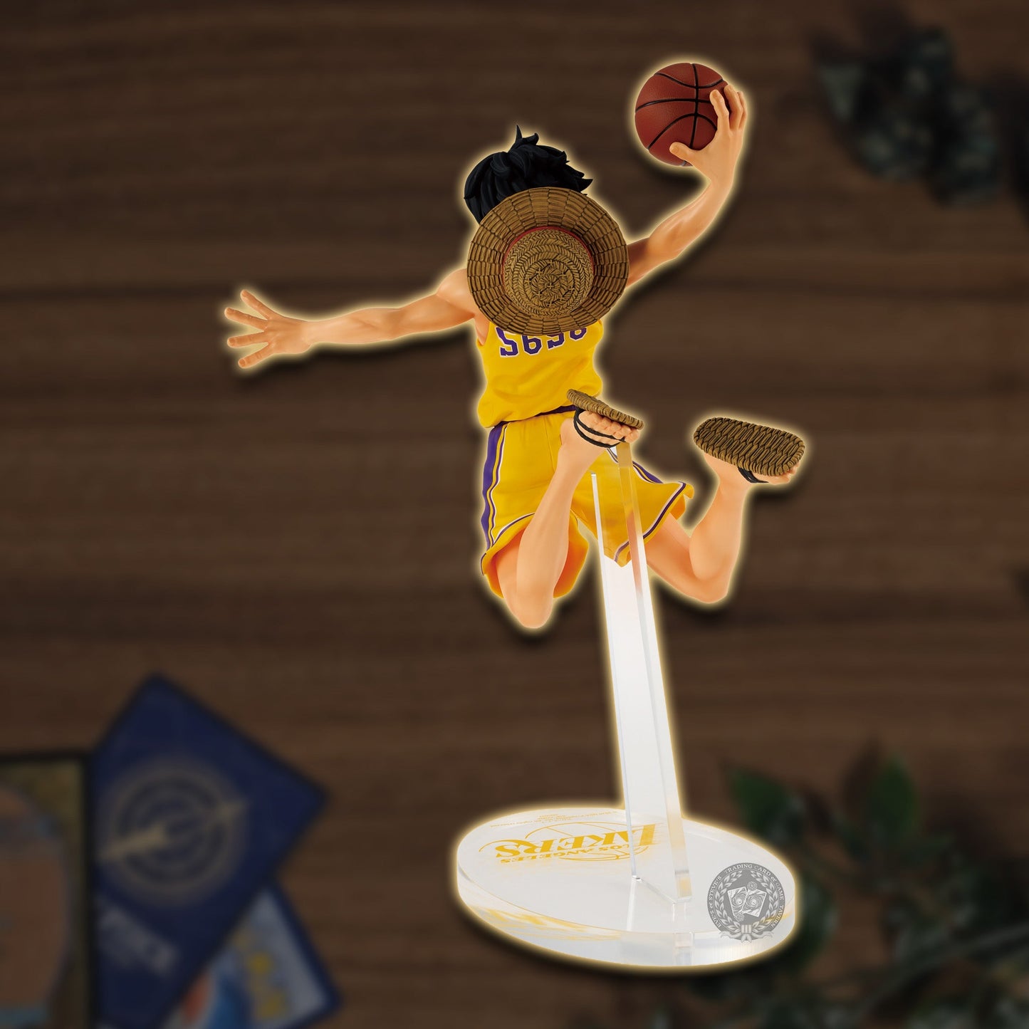 One Piece x NBA Monkey.D.Luffy Figur "Los Angeles Lakers" Ansicht von hinten