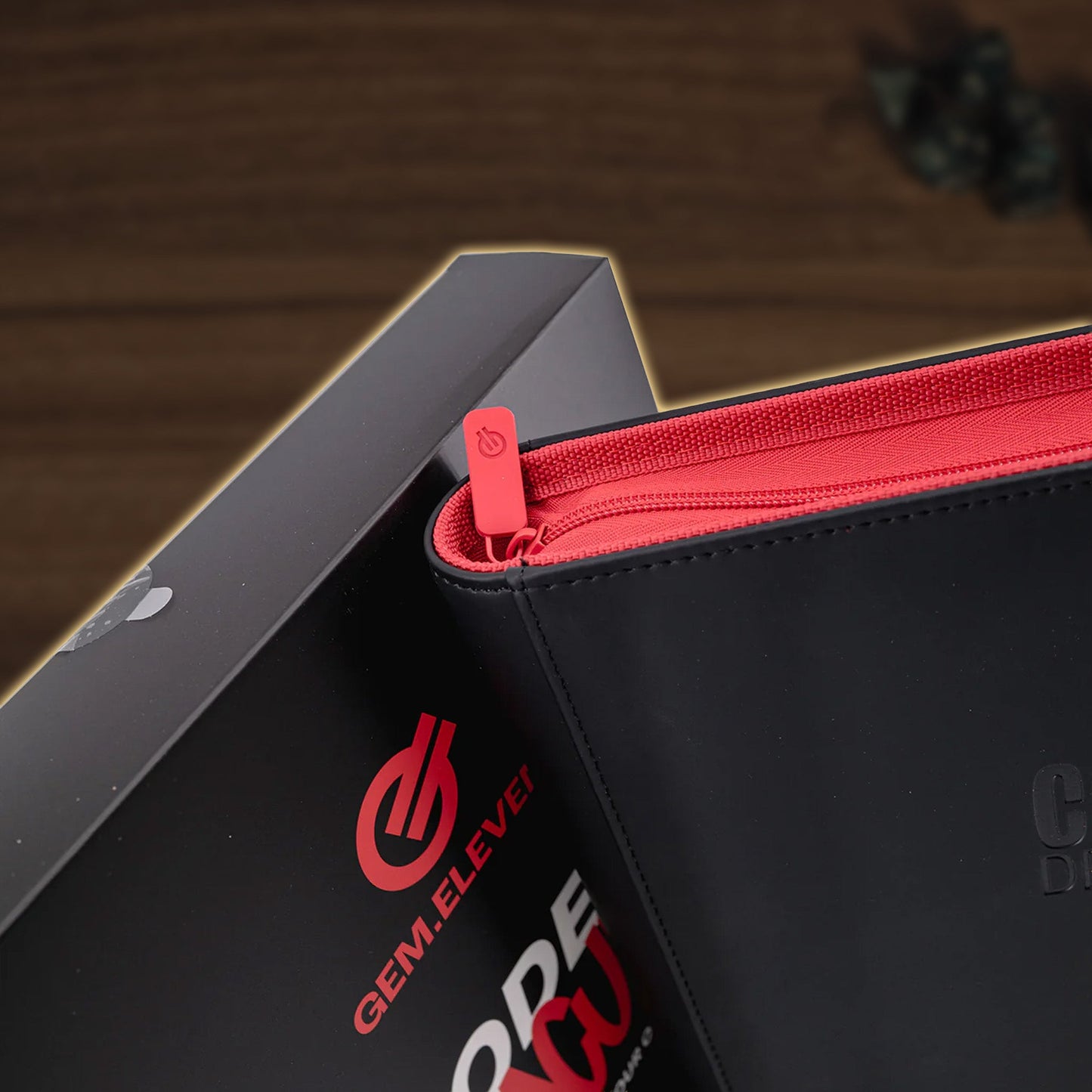 GEM.ELEVEN Codex 9 Pocket Zip Binder für 360 Karten - Colorway Dracula Detailansicht