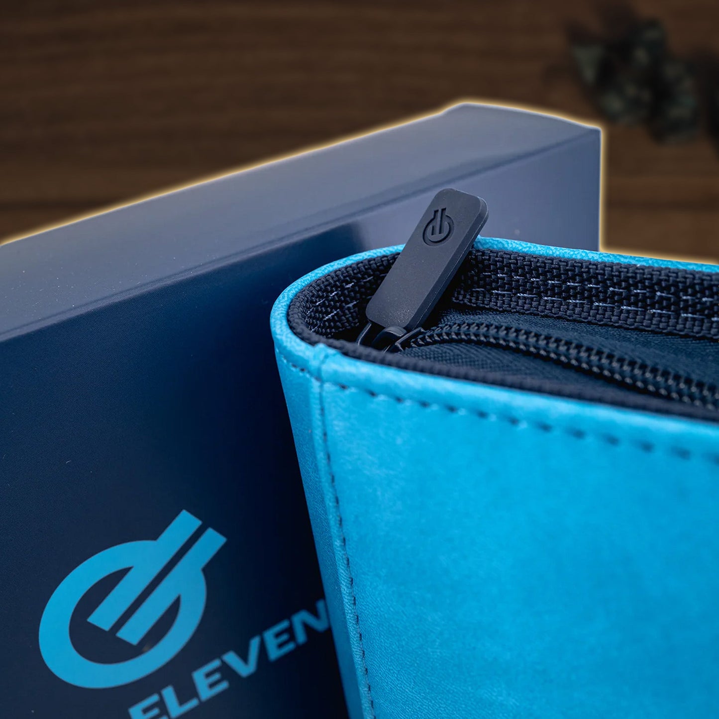 GEM.ELEVEN Codex 9 Pocket Zip Binder für 360 Karten - Colorway Ocean Detailansicht