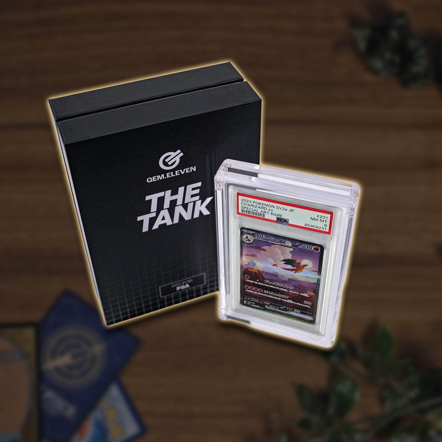 GEM.ELEVEN The Tank Magnetic Case für gegradete Karten mit PSA Glurak Beispiel
