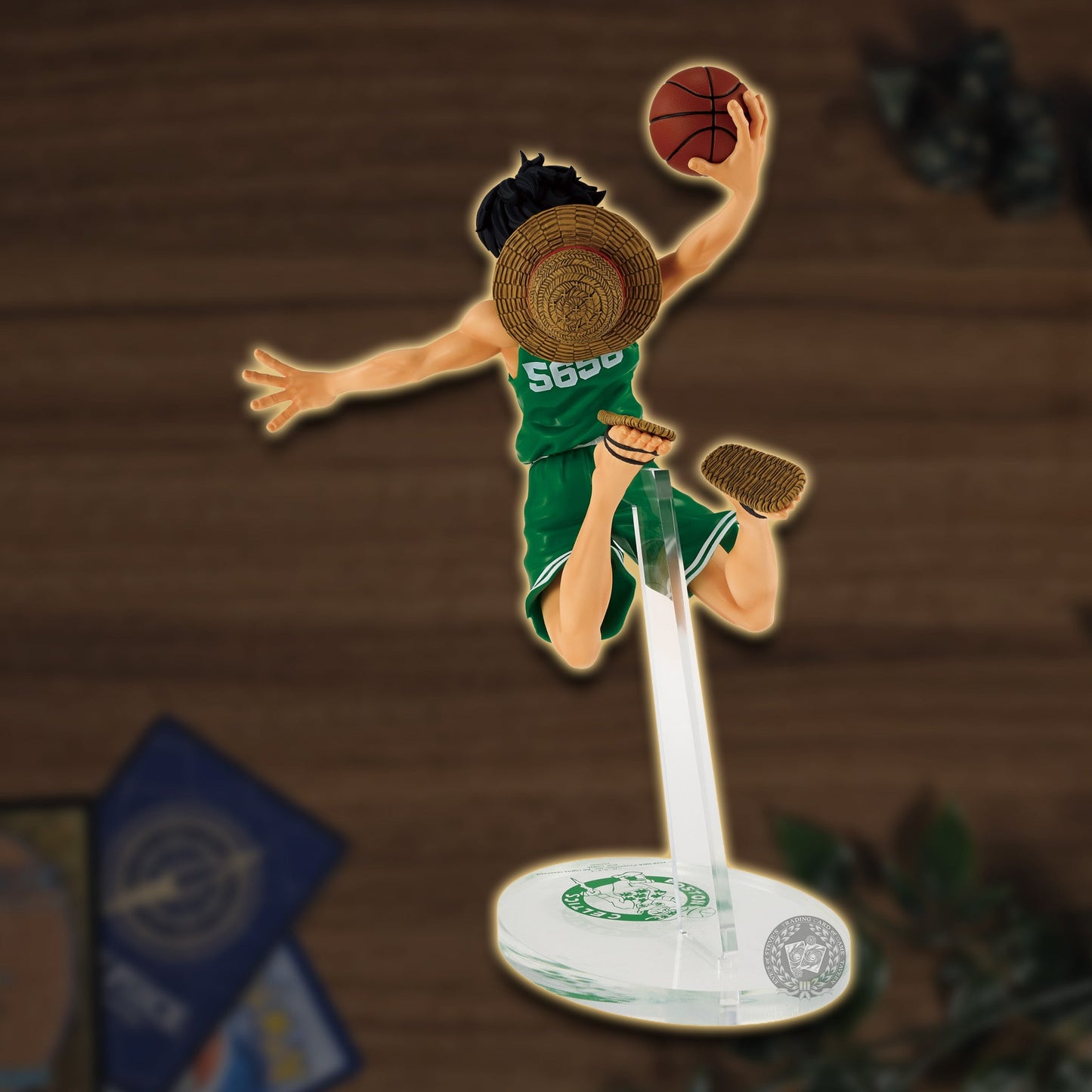 One Piece x NBA Monkey.D.Luffy Figur "Boston Celtics" Ansicht von hinten